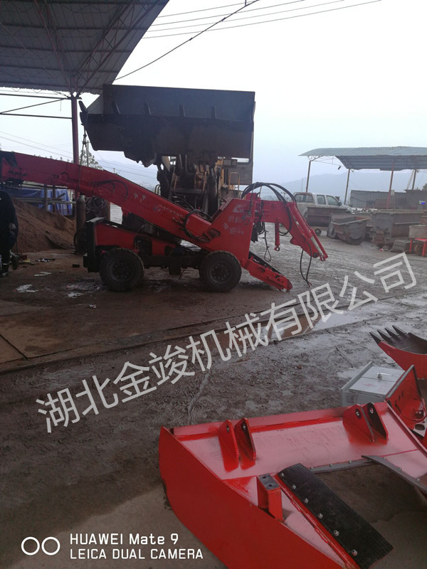 輪皮帶扒渣機(jī)2.jpg 輪皮帶扒渣機(jī)2.jpg