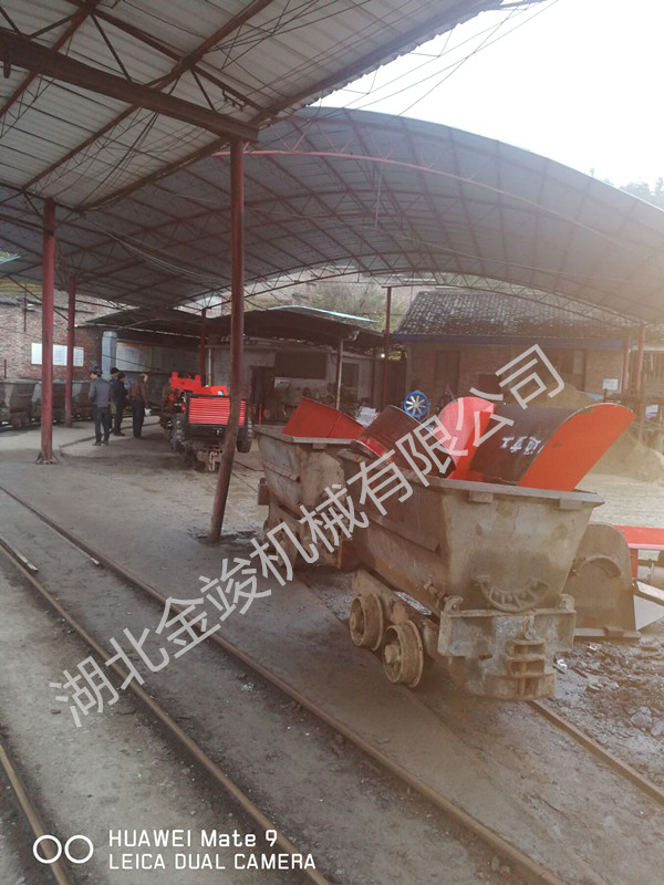 扒渣機(jī)下井3.jpg 扒渣機(jī)下井3.jpg