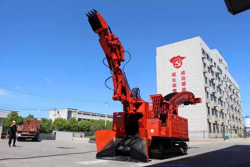 履帶式扒渣機 履帶式扒渣機